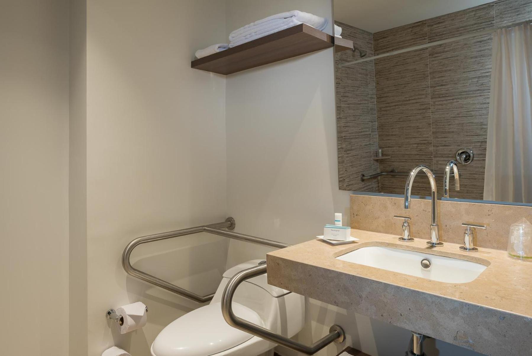 酒店 Hampton By Hilton Airport