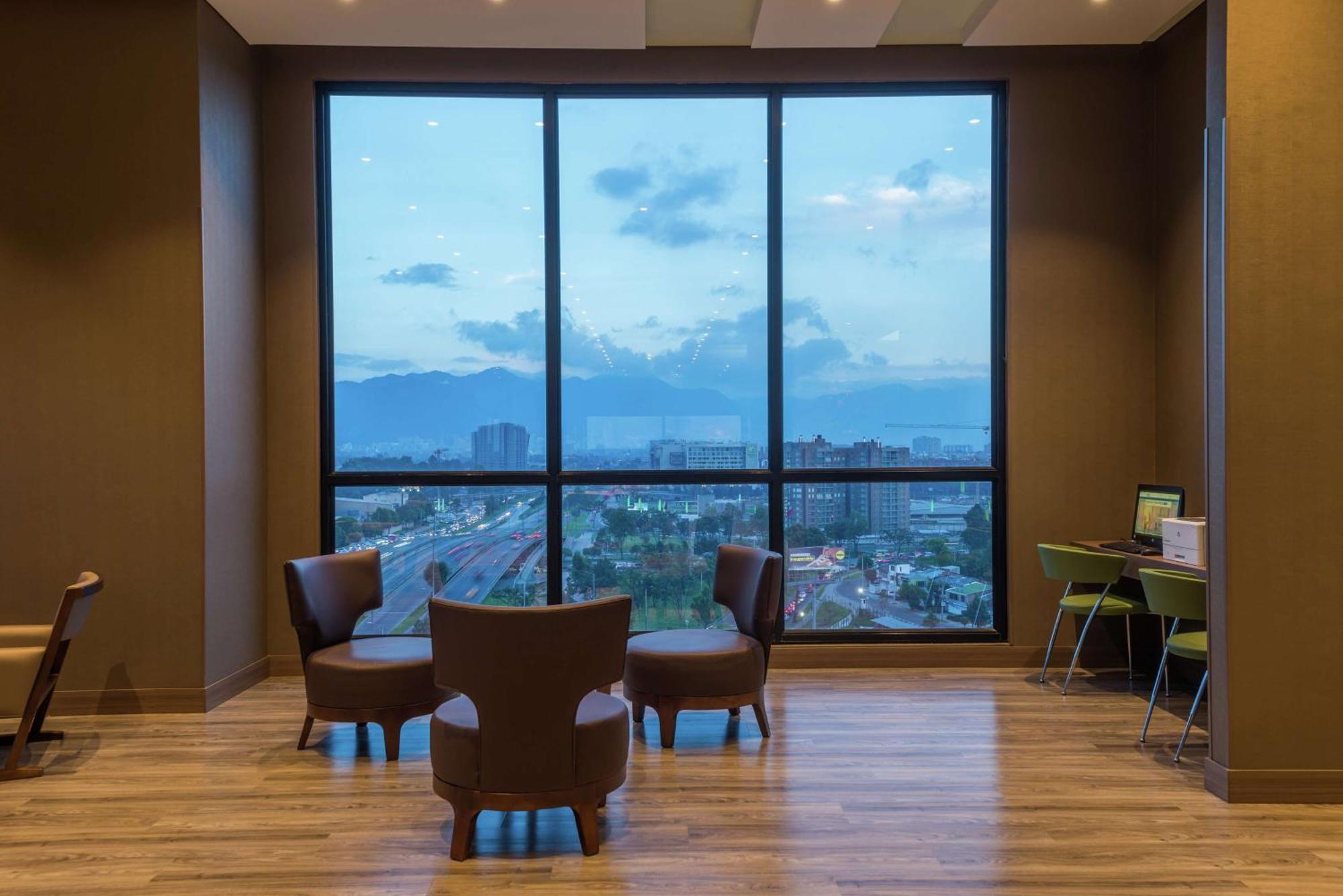 Hampton By Hilton Airport 酒店