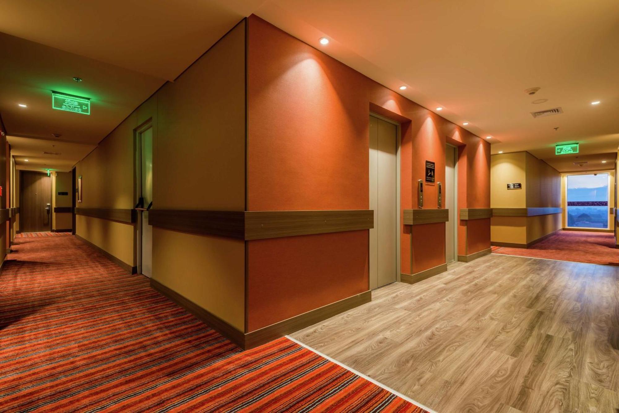 酒店 Hampton By Hilton Airport 4*